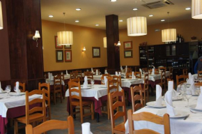 Отель Hostal Restaurante Alarico  Альярис